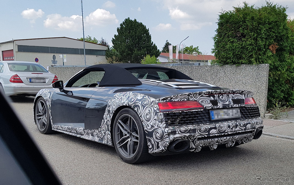 アウディ R8スパイダー をベースとした謎のプロトタイプ車両 スクープ写真《APOLLO NEWS SERVICE》