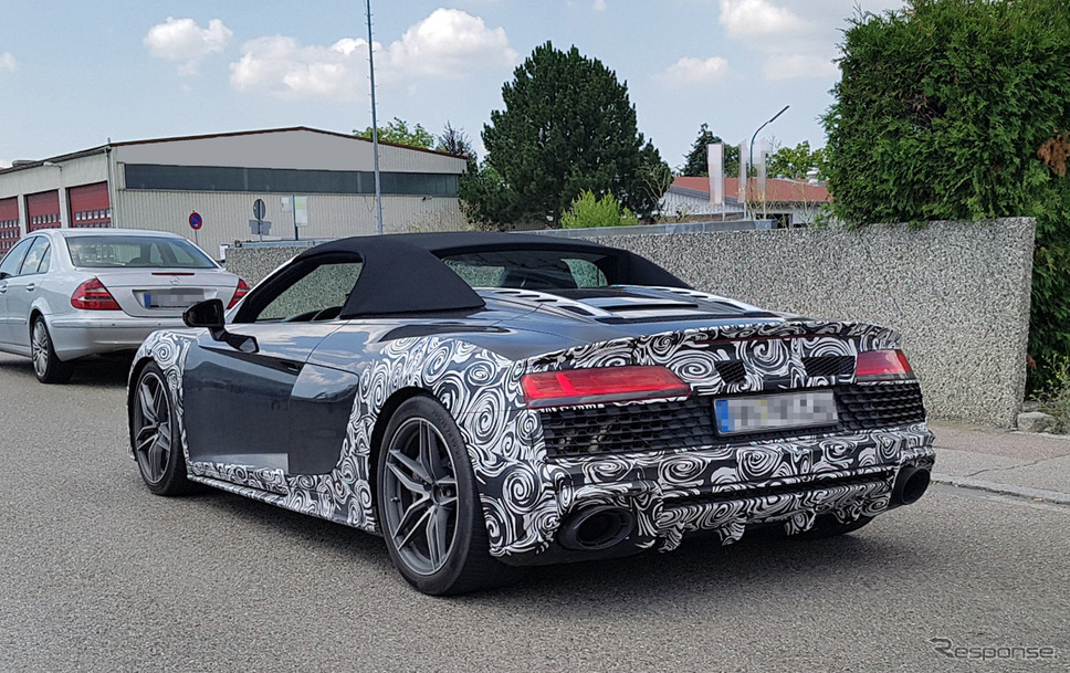アウディ R8スパイダー をベースとした謎のプロトタイプ車両 スクープ写真《APOLLO NEWS SERVICE》