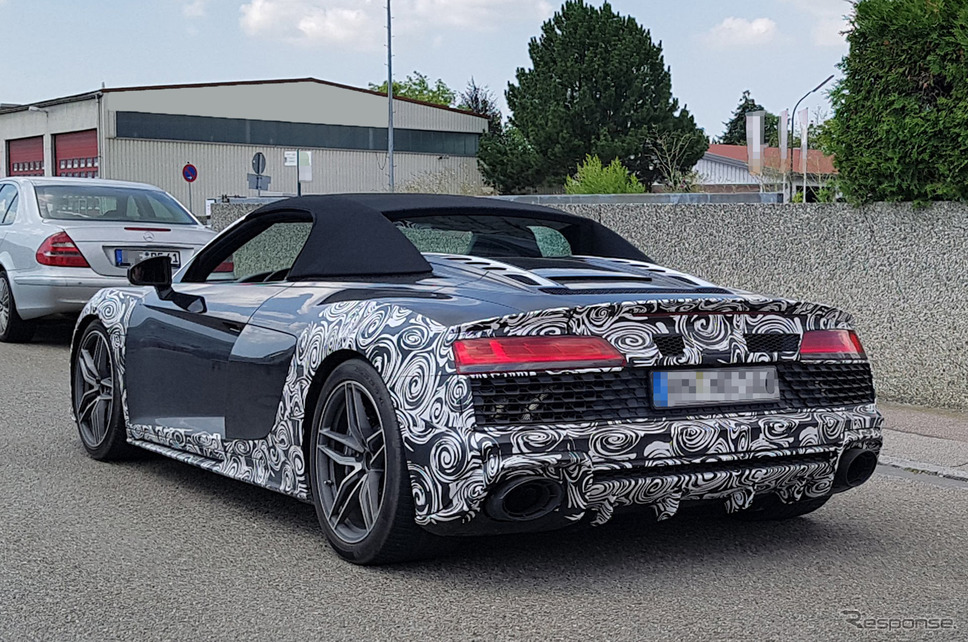 アウディ R8スパイダー をベースとした謎のプロトタイプ車両 スクープ写真《APOLLO NEWS SERVICE》