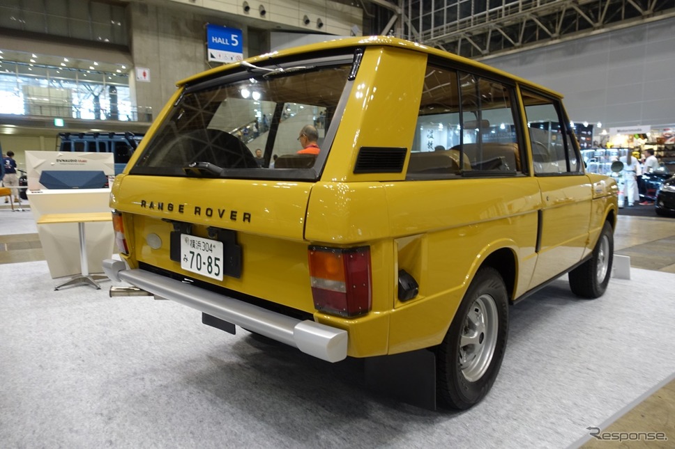 今回UK CLASSIC FACTORYで紹介するのは、ランドローバー社が販売するのと同系色の個体。しかも比較的短納期での納車が可能なクルマだ。《撮影 中込健太郎》
