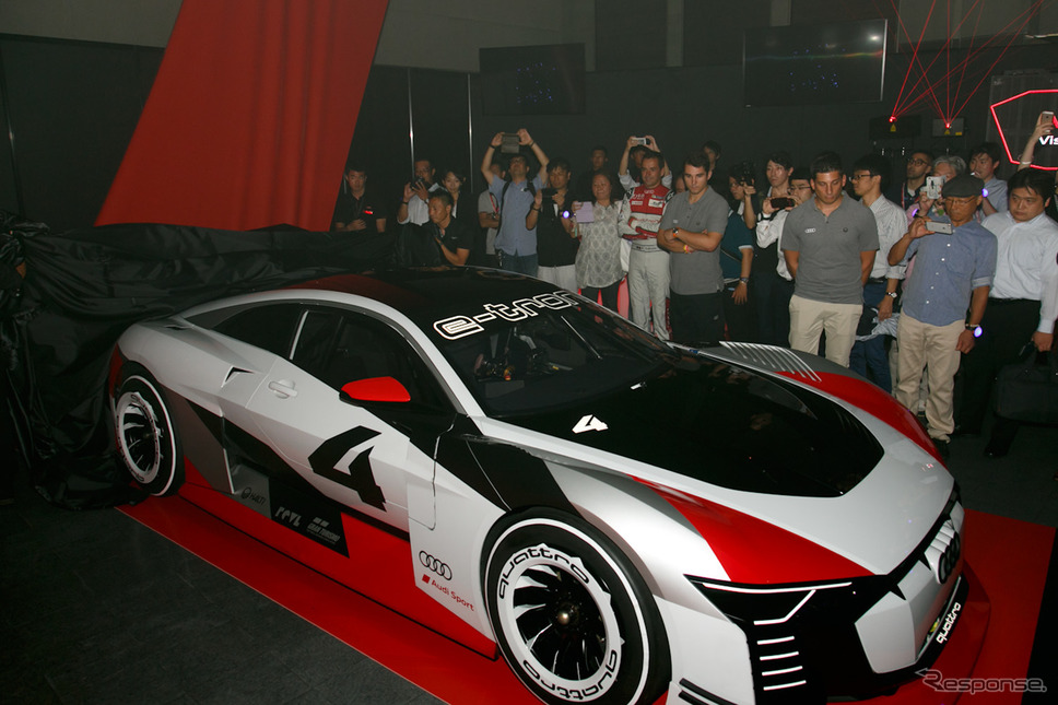 秋葉原にアウディ e-tronビジョングランツーリズモ…トレルイエと登場し、1200名のファンに披露［フォトレポート］