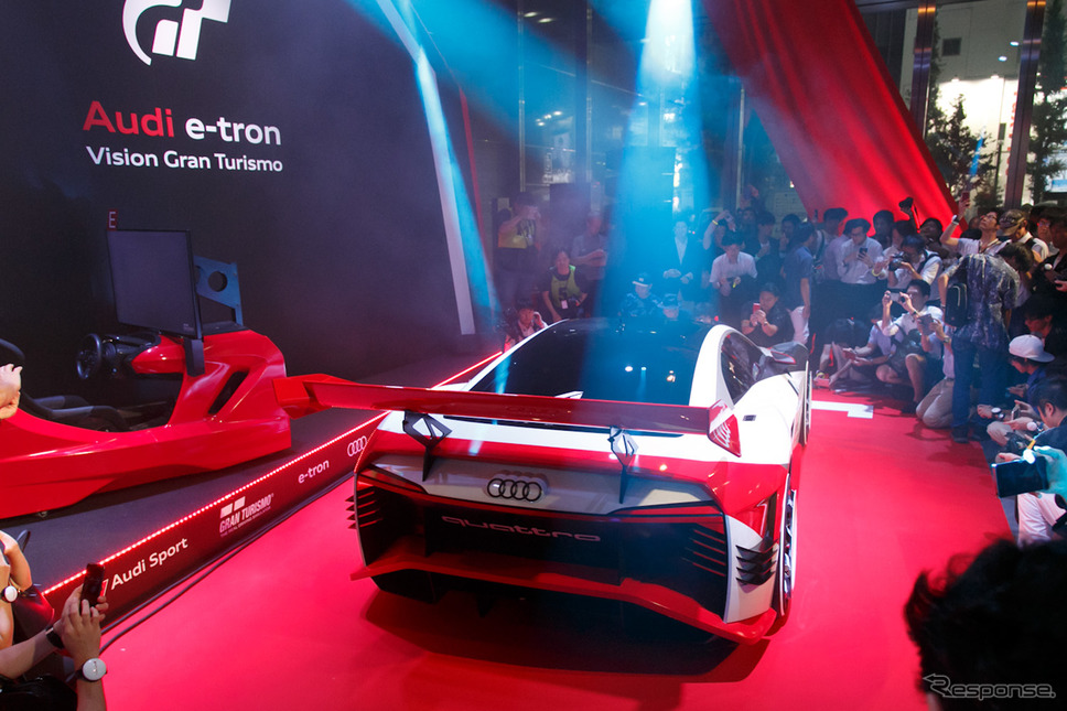 秋葉原にアウディ e-tronビジョングランツーリズモ…トレルイエと登場し、1200名のファンに披露［フォトレポート］
