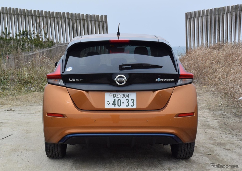 日産リーフのリアビュー。旧型に比べてフツーなデザインに。《撮影 井元康一郎》
