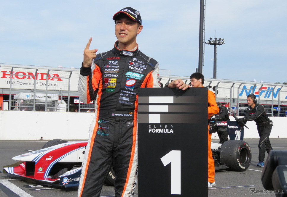 優勝した#1 石浦宏明(後方は#20 平川のマシン)。《撮影 遠藤俊幸》