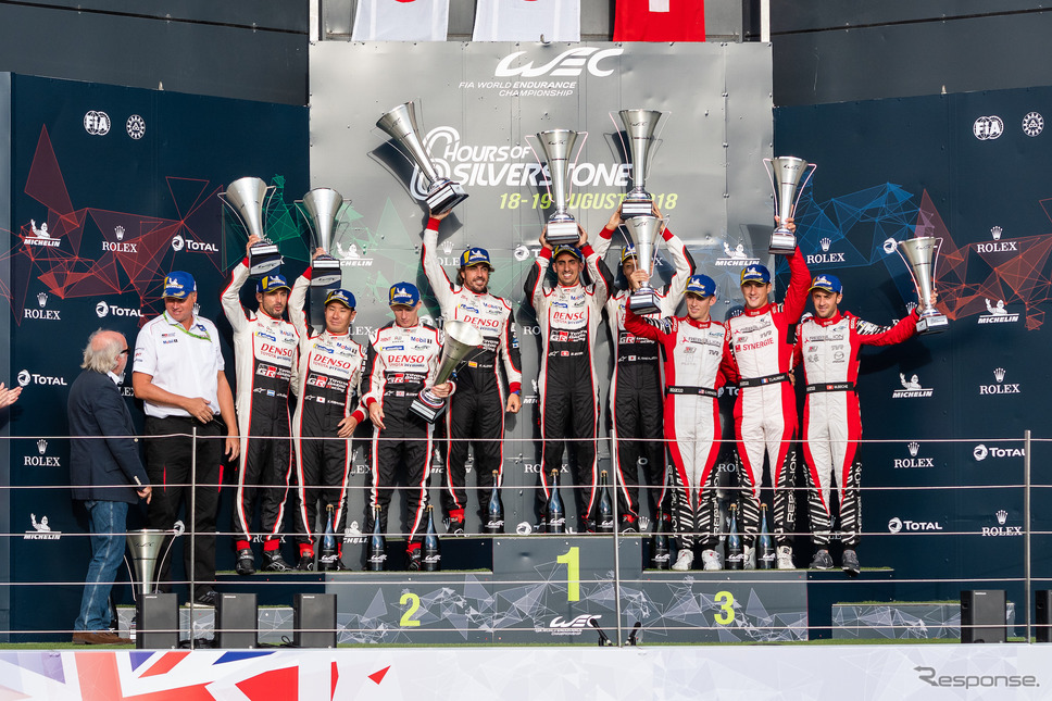 表彰式は“トヨタ1-2”だったが、優勝は3位の段（右）にいる#3 メネゼス組のものとなった。《写真提供 FIA-WEC》