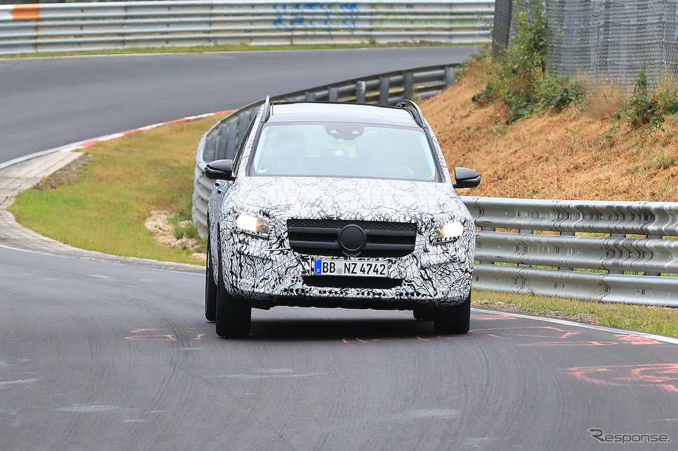 メルセデスベンツの新型SUV、GLB スクープ写真《APOLLO NEWS SERVICE》