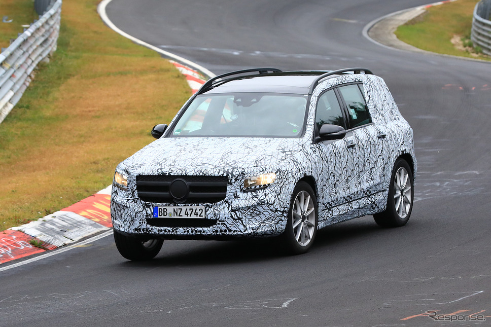 メルセデスベンツの新型SUV、GLB スクープ写真《APOLLO NEWS SERVICE》