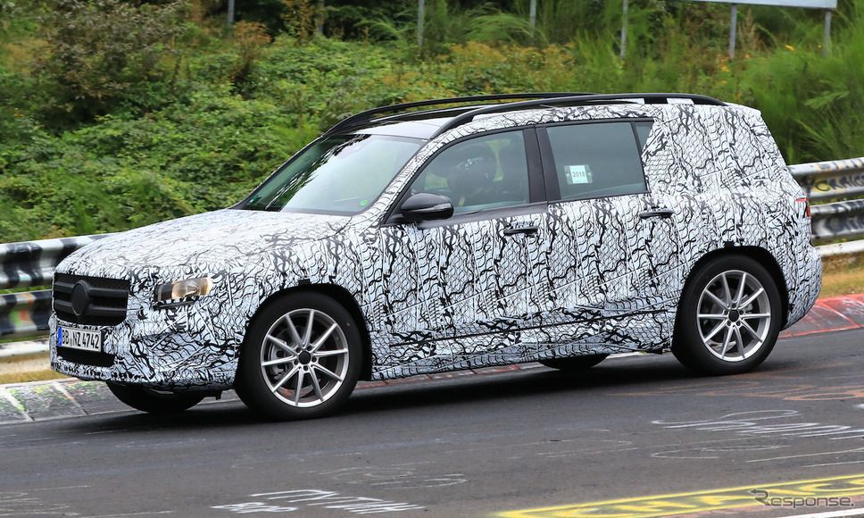 メルセデスベンツの新型SUV、GLB スクープ写真《APOLLO NEWS SERVICE》