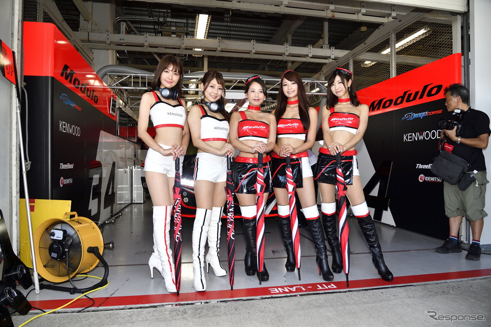 鈴鹿10時間耐久レースのレースクイーン《撮影 雪岡直樹》