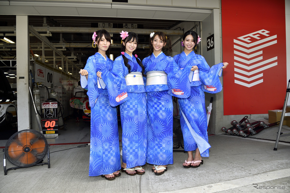 鈴鹿10時間耐久レースのレースクイーン《撮影 雪岡直樹》