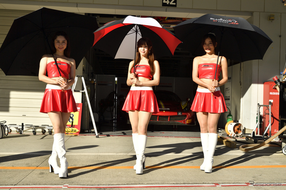 鈴鹿10時間耐久レースのレースクイーン《撮影 雪岡直樹》