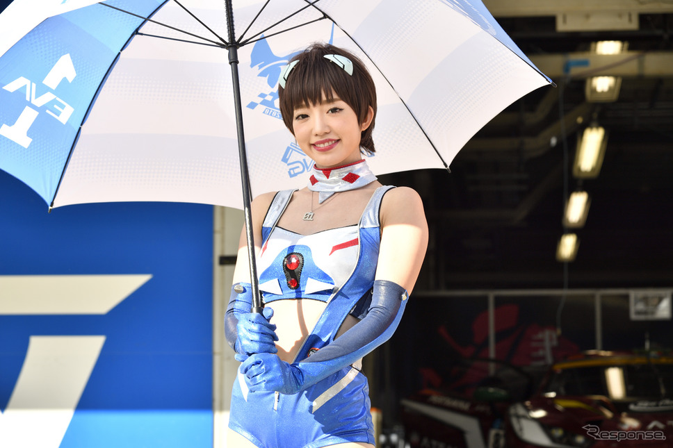 鈴鹿10時間耐久レースのレースクイーン《撮影 雪岡直樹》