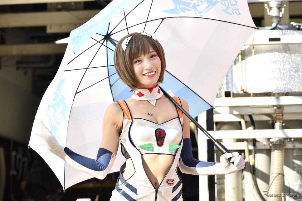 鈴鹿10時間耐久レースのレースクイーン《撮影 雪岡直樹》