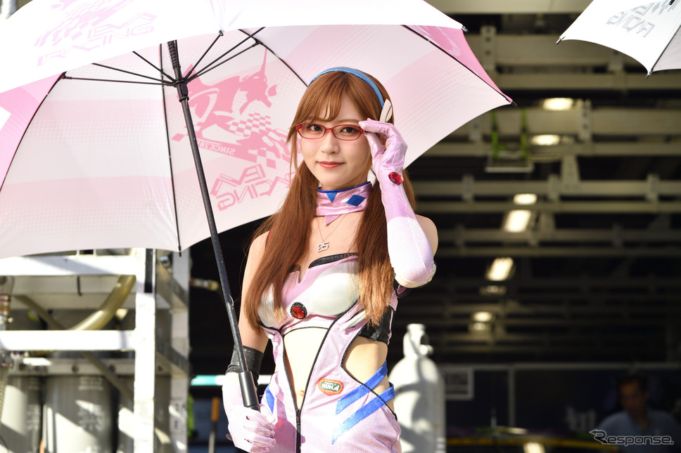 鈴鹿10時間耐久レースのレースクイーン《撮影 雪岡直樹》