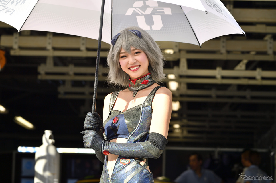 鈴鹿10時間耐久レースのレースクイーン《撮影 雪岡直樹》