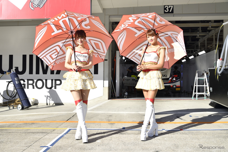 鈴鹿10時間耐久レースのレースクイーン《撮影 雪岡直樹》