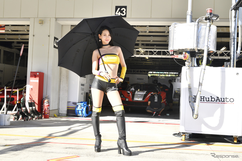 鈴鹿10時間耐久レースのレースクイーン《撮影 雪岡直樹》