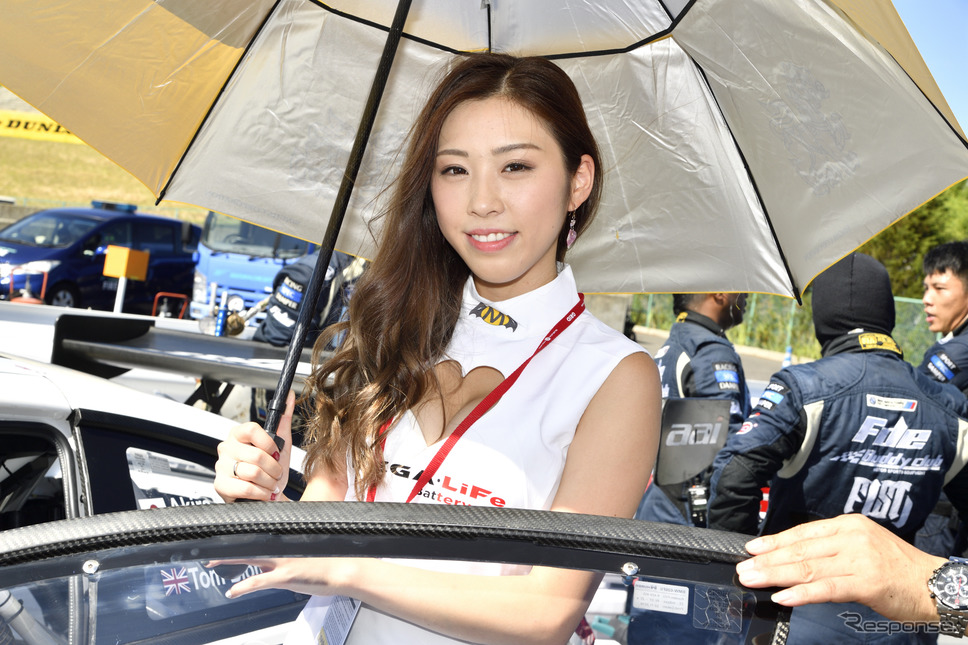 鈴鹿10時間耐久レースのレースクイーン《撮影 雪岡直樹》