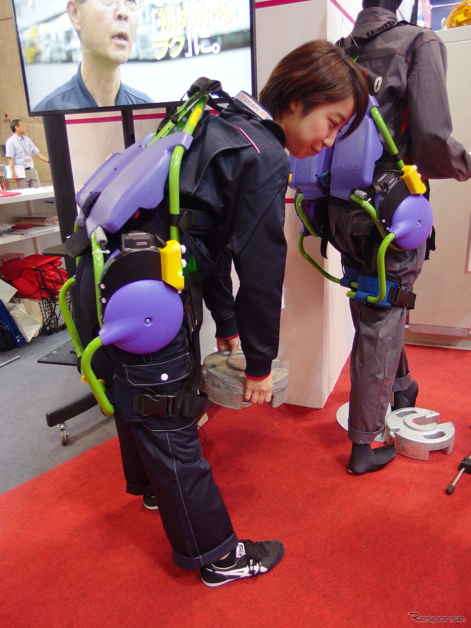 アクティオ「パワーアシストスーツ」(建設・測量生産性向上展 CSPI-EXPO 2018)《撮影 高木啓》