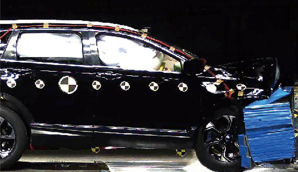 ホンダCR-V新型 前面オフセット衝突