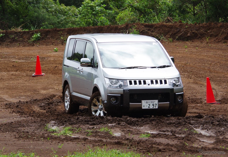 三菱自動車が開催した『デリカD:5』オーナー向けイベント『PLAY THE NATURE!TOUR「クルマの学校 ラフロード篇」』《撮影 宮崎壮人》