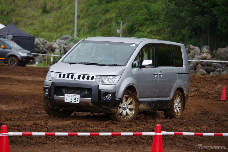 三菱自動車が開催した『デリカD:5』オーナー向けイベント『PLAY THE NATURE!TOUR「クルマの学校 ラフロード篇」』《撮影 宮崎壮人》