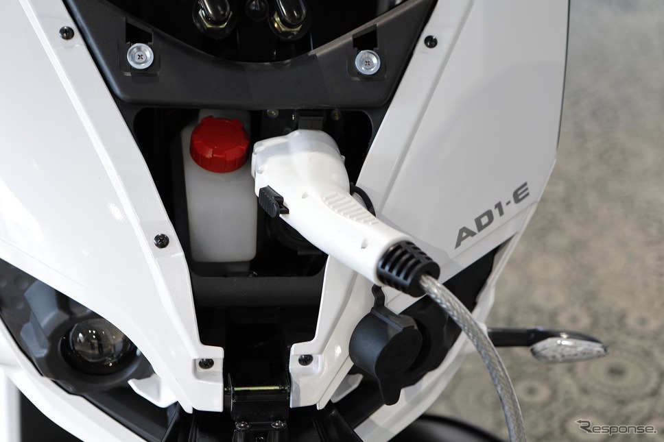ADIVAの電動スクーター「AD1-E」プロトタイプ《撮影 藤村のぞみ》
