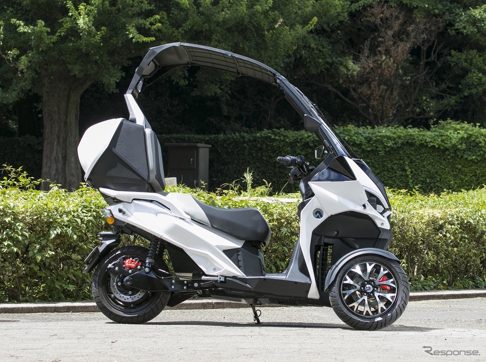 ADIVAの電動スクーター「AD1-E」プロトタイプ《撮影 藤村のぞみ》