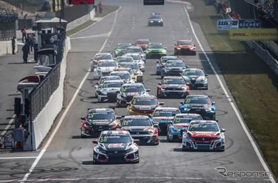 FIA WTCR Race of Netherlandsスタートシーン写真提供:FIA WTCR