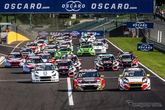 FIA WTCR Race of Hungary Race2 スタートシーン写真提供:FIA WTCR
