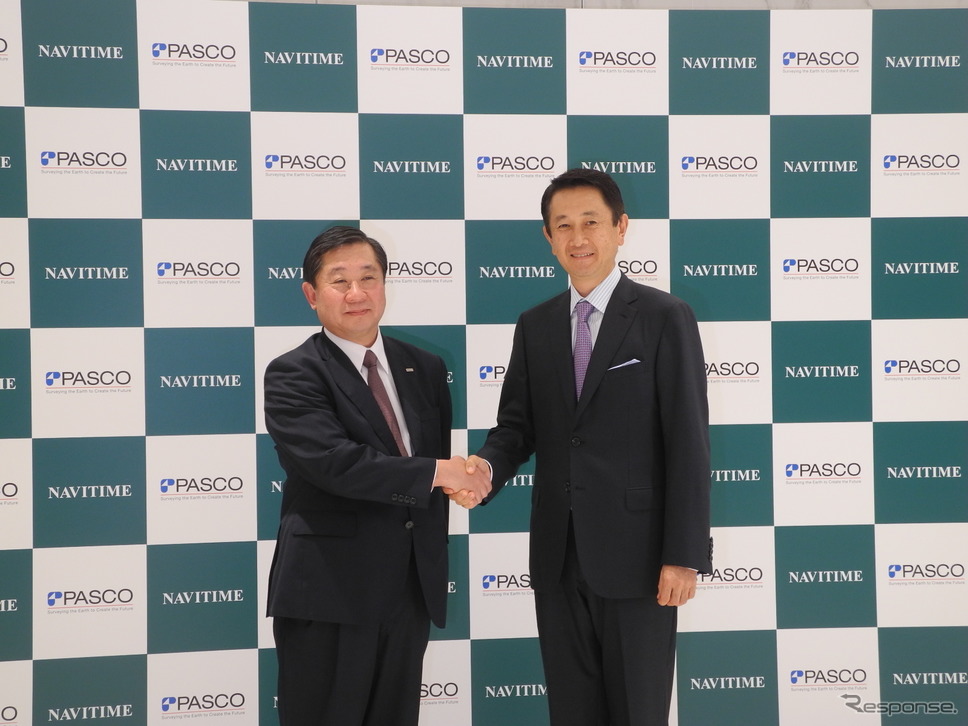 パスコの島村秀樹社長(左)とナビタイムジャパンの大西啓介社長《撮影 山田清志》