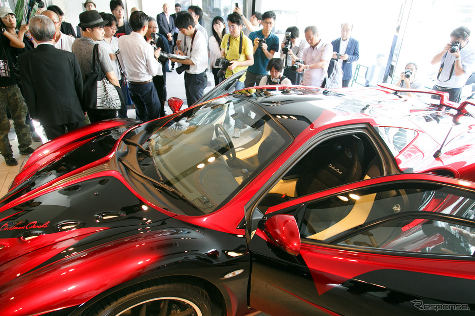 光岡自動車、世界で1台の『デビルマン オロチ』発表---原作者の永井豪氏「いい車ができて感激」《撮影 佐藤隆博》