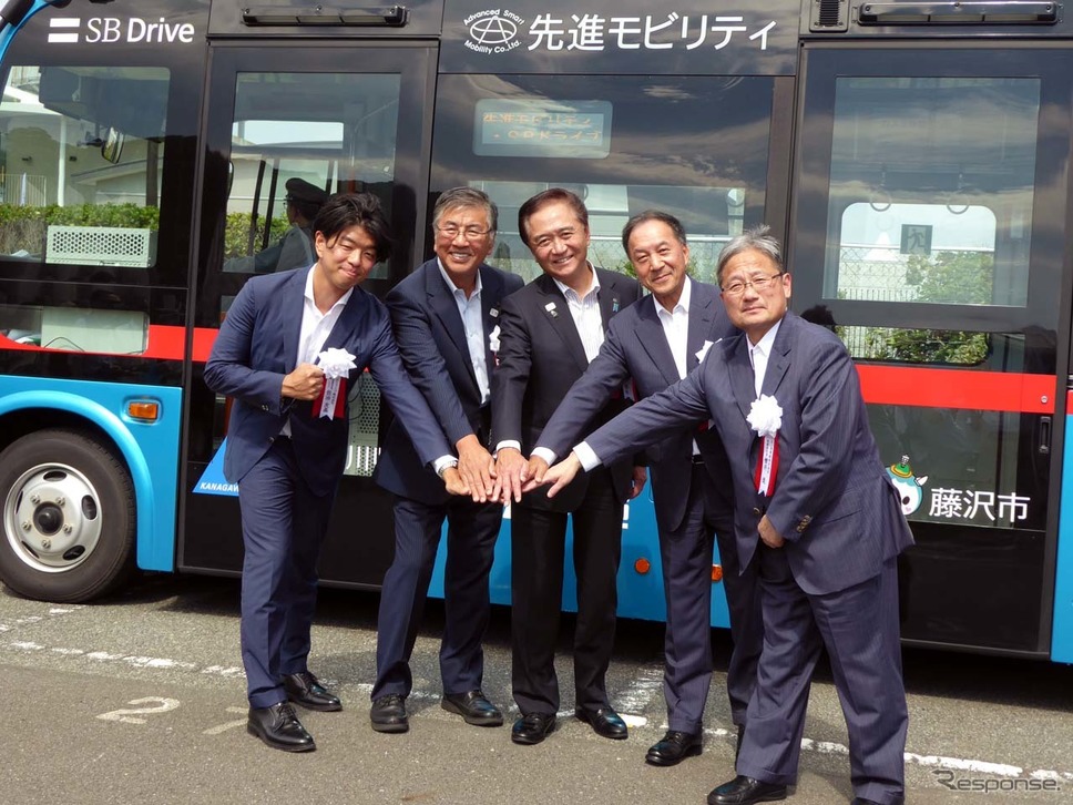 出発式の後、関係者が力強く実験開始を宣言した