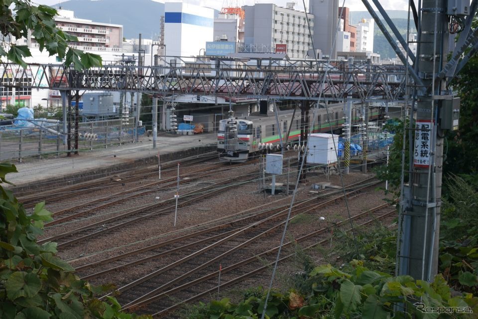 取り残された小樽駅構内の電車。《撮影 佐藤正樹》