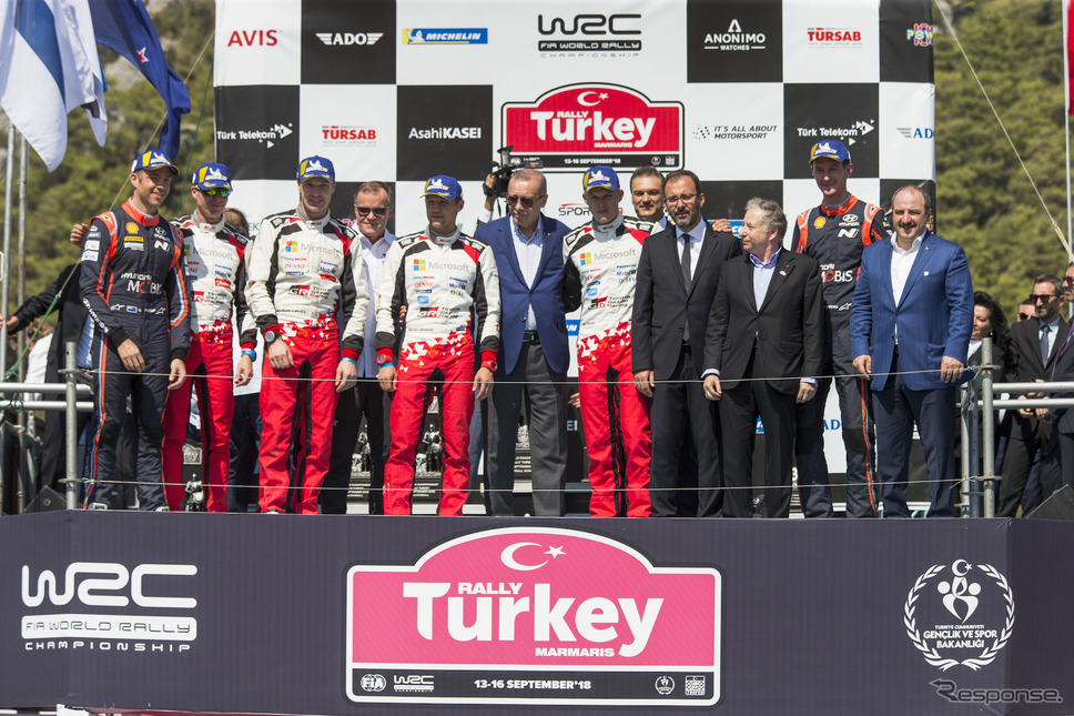 WRC第10戦トルコの表彰式。3位はヒュンダイのH.パッドン組。《写真提供 TOYOTA》