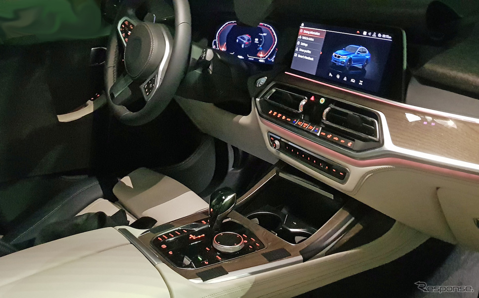 BMW X7 スクープ写真。内装を捉えることに成功した《APOLLO NEWS SERVICE》