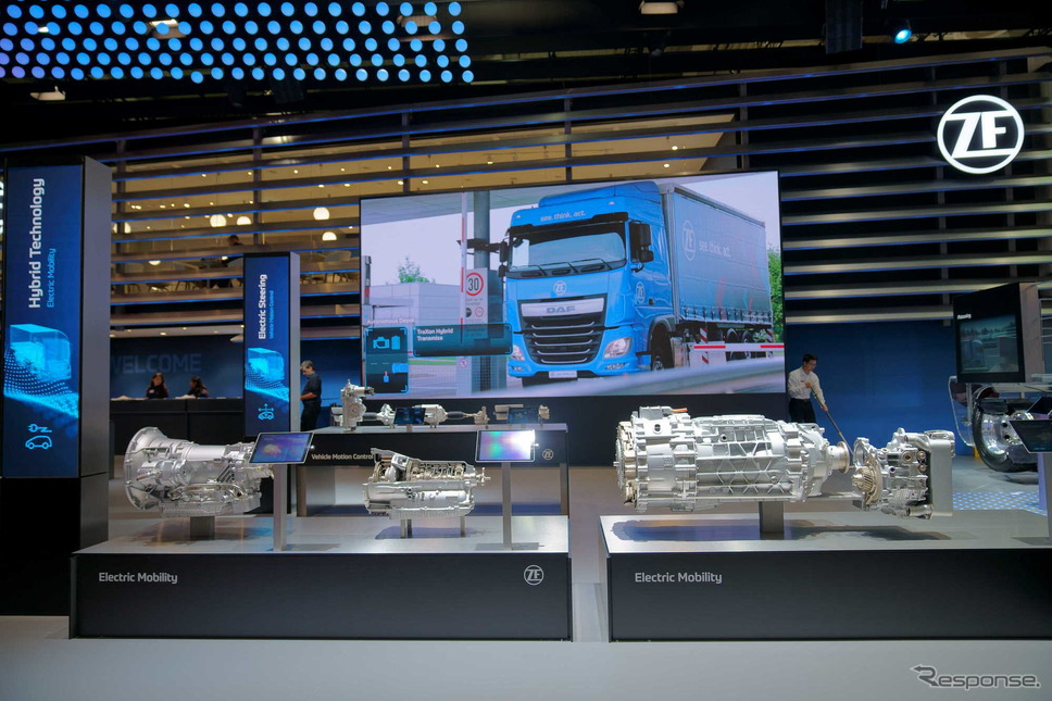 Electric Mobility製品(ZFブース、ハノーバーモーターショー2018)《撮影 石川徹》