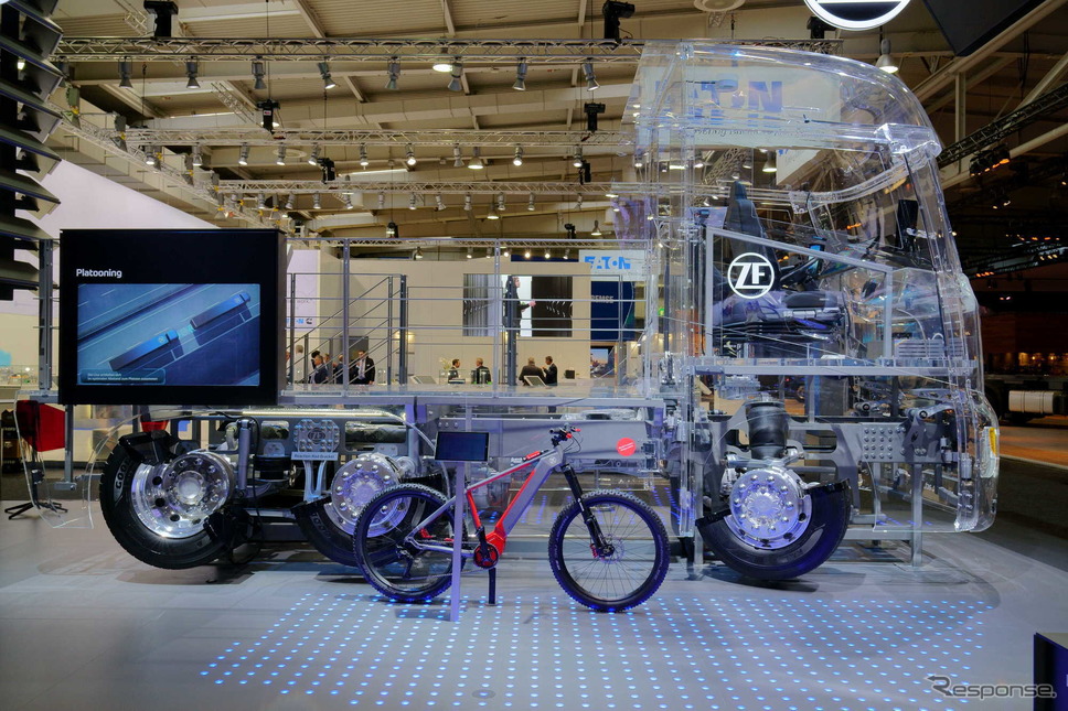 ZF技術を搭載した大型トラック(ZFブース、ハノーバーモーターショー2018)《撮影 石川徹》