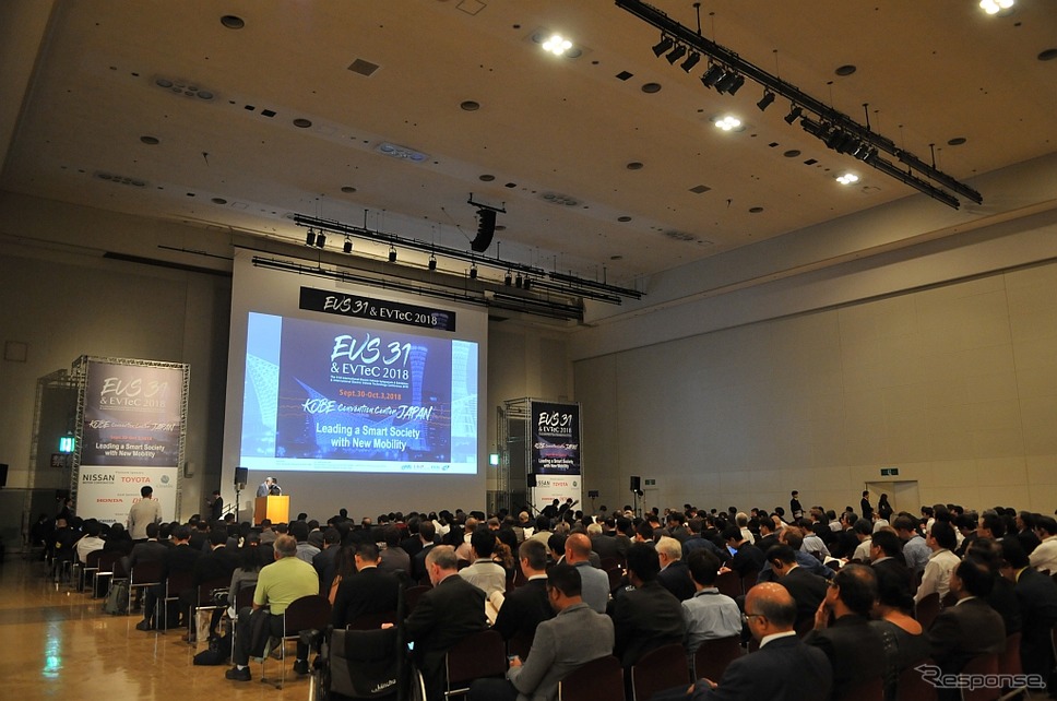 開会式や基調講演が行われた神戸コンベンションセンター