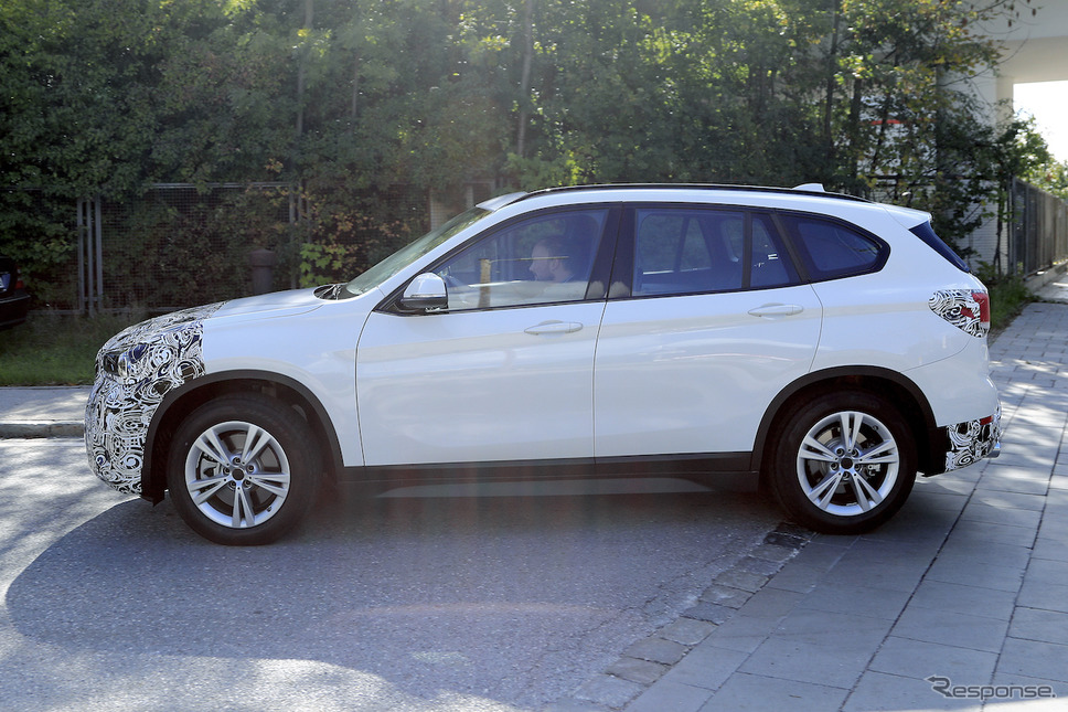BMW X1 改良新型 スクープ写真《APOLLO NEWS SERVICE》