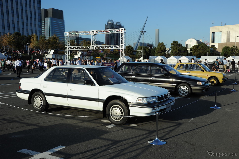 ホンダ・レジェンド（手前）とスバル・レガシィ（中央。東京モーターフェス2018、バック to the バブル！）《撮影 安藤貴史》