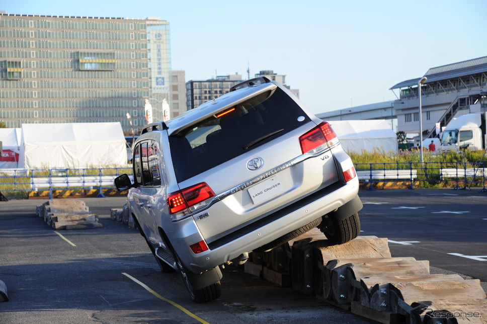 トヨタ・ランドクルーザー200（オフロード同乗試乗体験、東京モーターフェス2018）《撮影 安藤貴史》