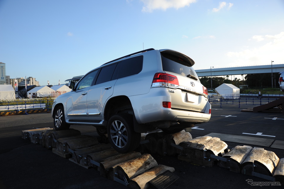 トヨタ・ランドクルーザー200（オフロード同乗試乗体験、東京モーターフェス2018）《撮影 安藤貴史》