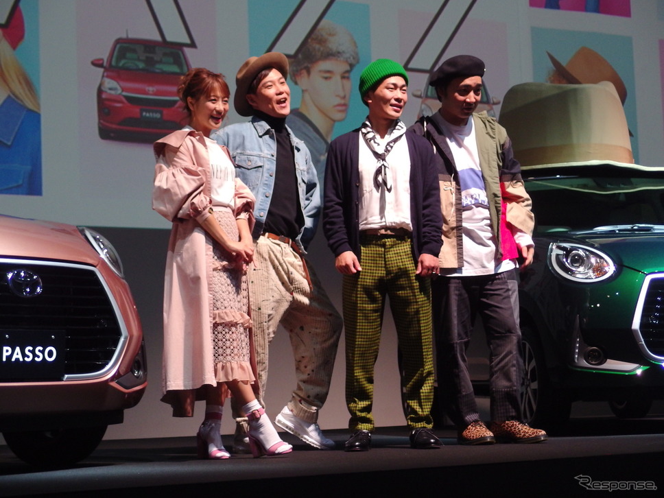 トヨタ・パッソ改良新型発表会ゲスト、向かって左から鈴木奈々とジャングルポケットの3人。《撮影 高木啓》
