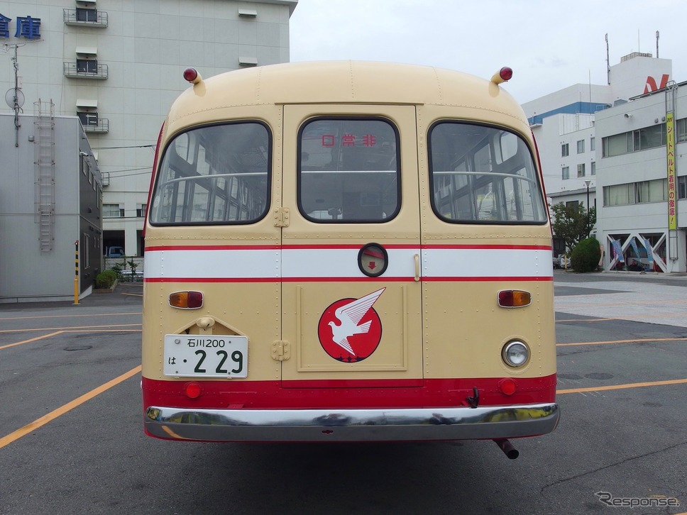 はとバス70周年、復刻塗装車《撮影 高木啓》