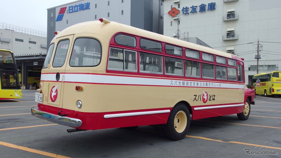 はとバス70周年、復刻塗装車《撮影 高木啓》