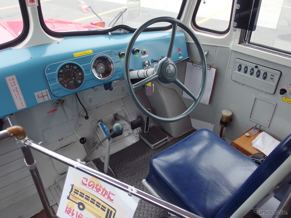 はとバス70周年、復刻塗装車《撮影 高木啓》