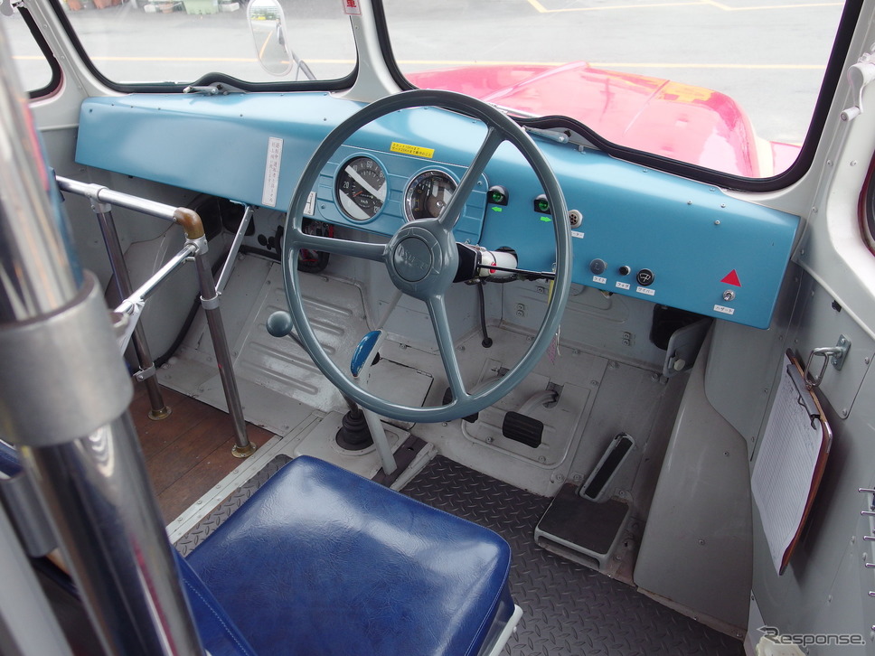 はとバス70周年、復刻塗装車《撮影 高木啓》