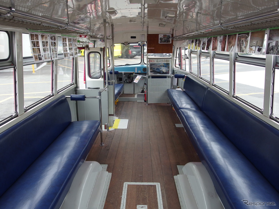 はとバス70周年、復刻塗装車《撮影 高木啓》