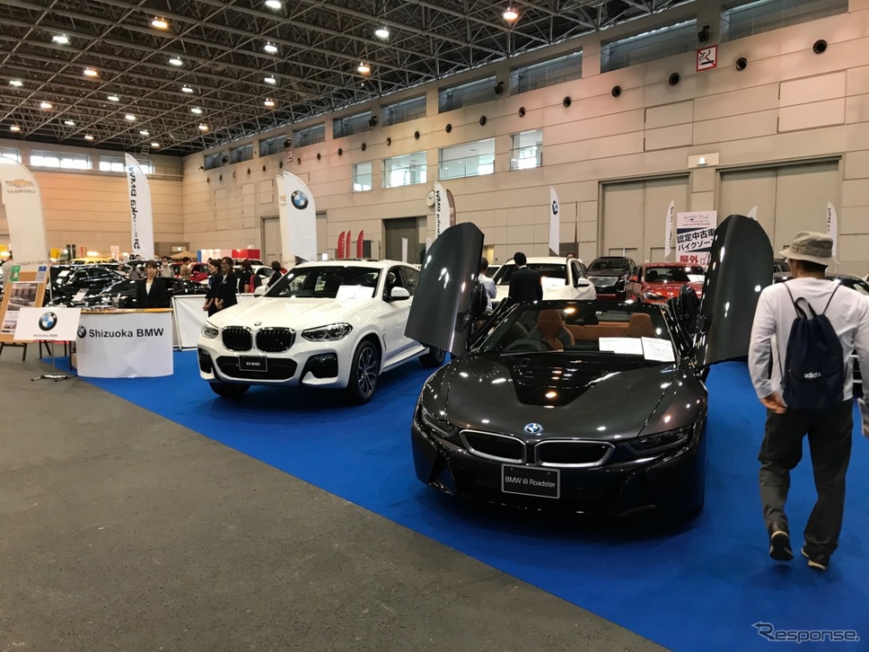 BMWはi8のロードスターが注目の的。《撮影 中込健太郎》